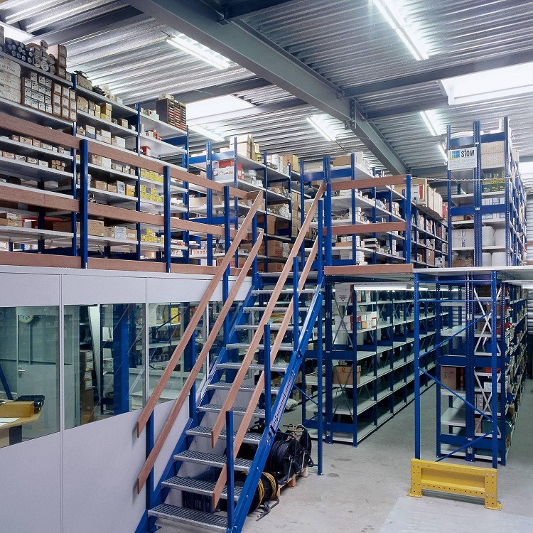 閣樓貨架在大型倉庫中的應(yīng)用優(yōu)勢